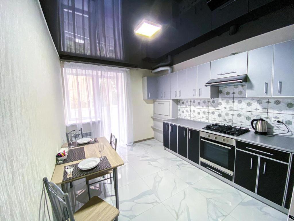 Apartpoltava 2 Окремі Кімнати, Новобудова, Два Великих Ліжка Центр, Корпусний Сад Extérieur photo